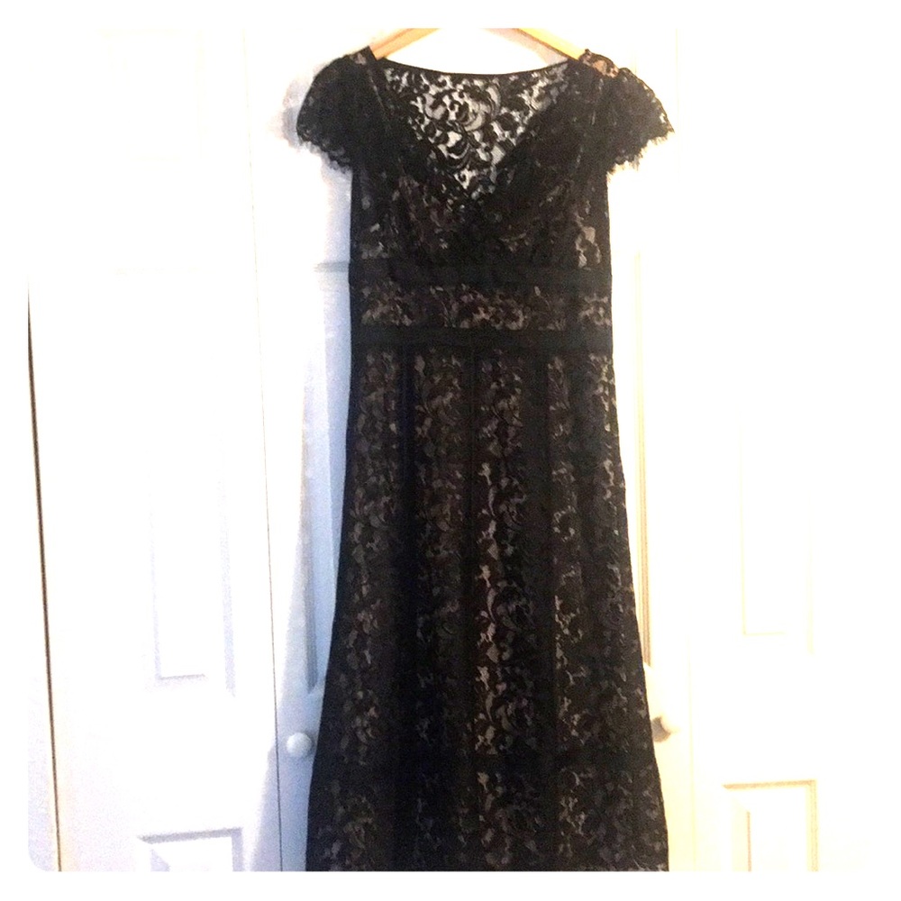 Beautiful lace midi Dress